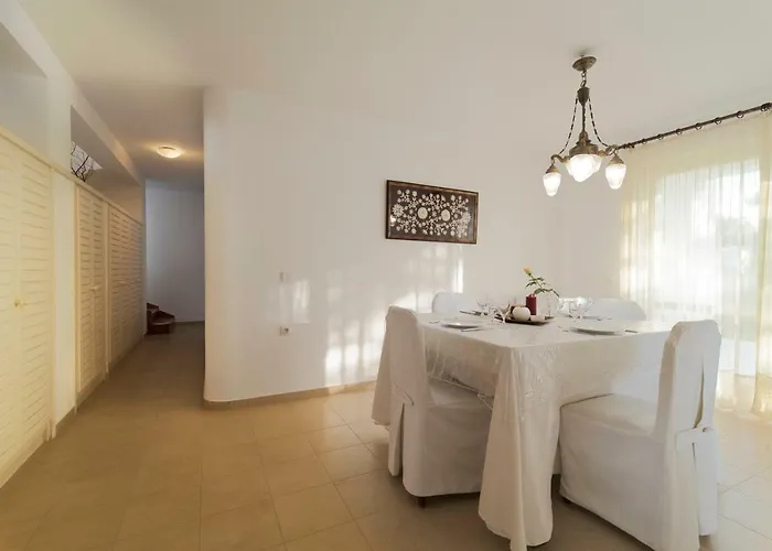 Nyaraló Next To Orange Tree Orchard